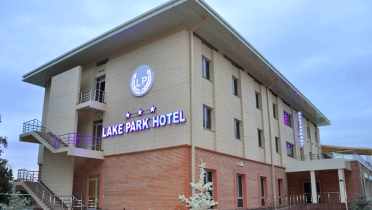 Lake Park Hotel